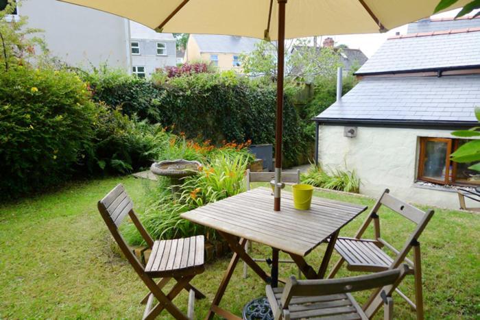 Swiss Cottage Tenby Exterior photo